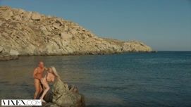 Кадр 8 с порно видео Незабываемый секс на берегу моря с капитаном