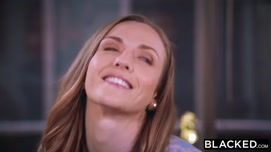 Кадр 3 с порно видео Межрассовое с красоткой Nyu Jorka и неграми