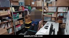 Кадр 6 с порно видео Девушка украла в магазине и за это расплатилась с полна