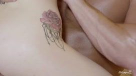 Кадр 5 с порно видео Хрупкая красавица с косой трахается в бане с мужем