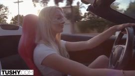 Кадр 2 с порно видео Шикарное анал порно в хорошем качестве с двумя блондинками