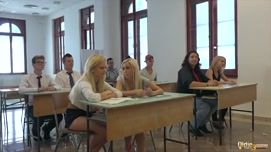 Кадр 2 с порно видео Две горячие студентки устроили секс с преподавателем