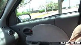 Кадр 3 с порно видео Грудастая милашка захотела секс еще в машине
